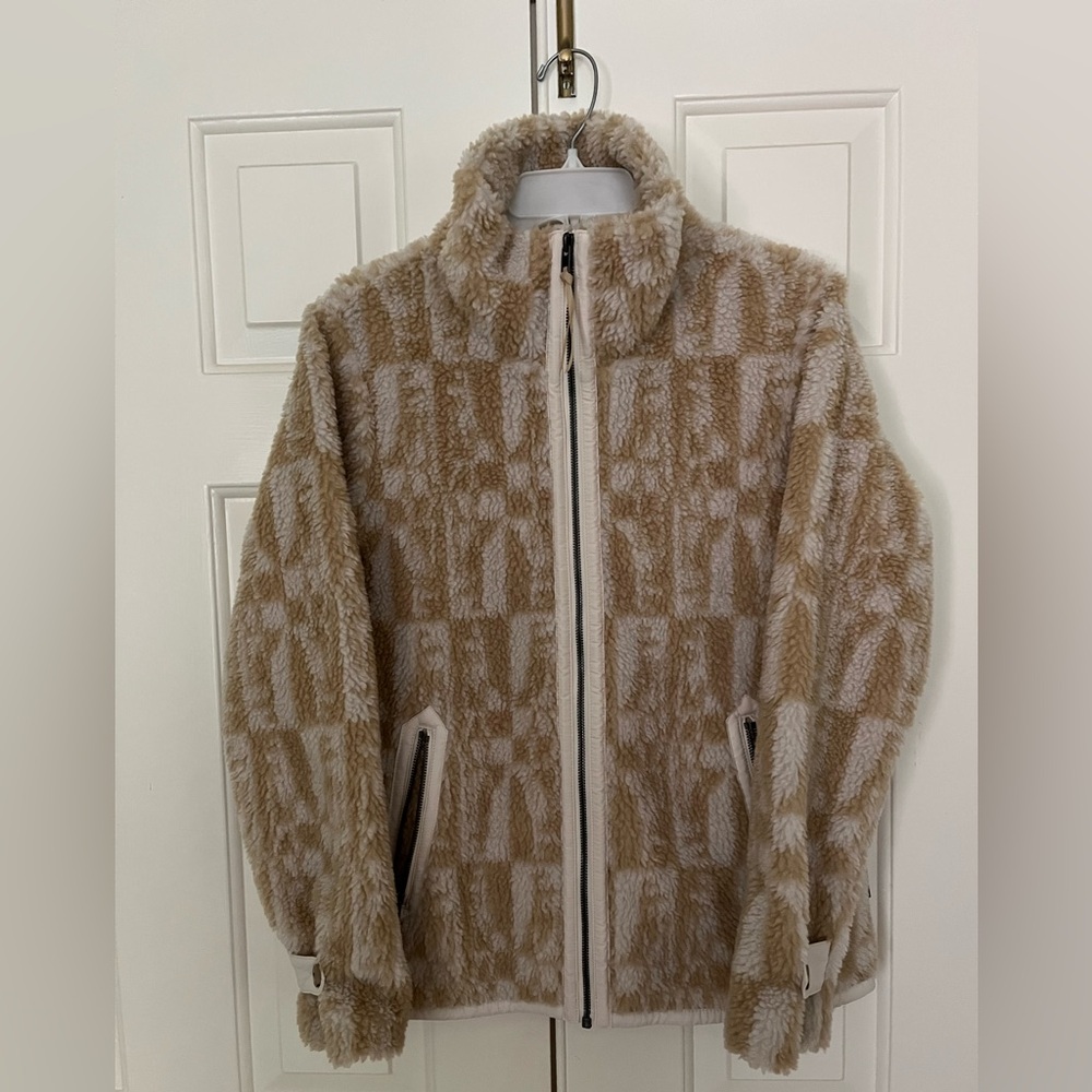 NWT Women’s Patagonia divided sky jacket Size M